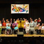 Chor der Lebenshilfe unter Leitung von Ute Christmann beim Auftritt in der Stadthalle Eschborn
